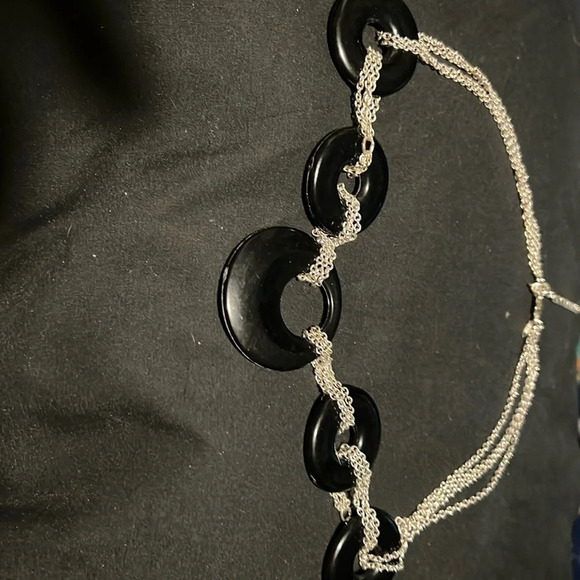 Silver and black necklace - Picture 1 of 4